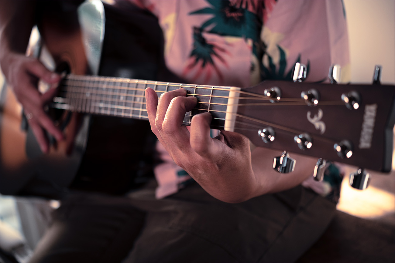 Acoustic Guitar, Guitars & Amps