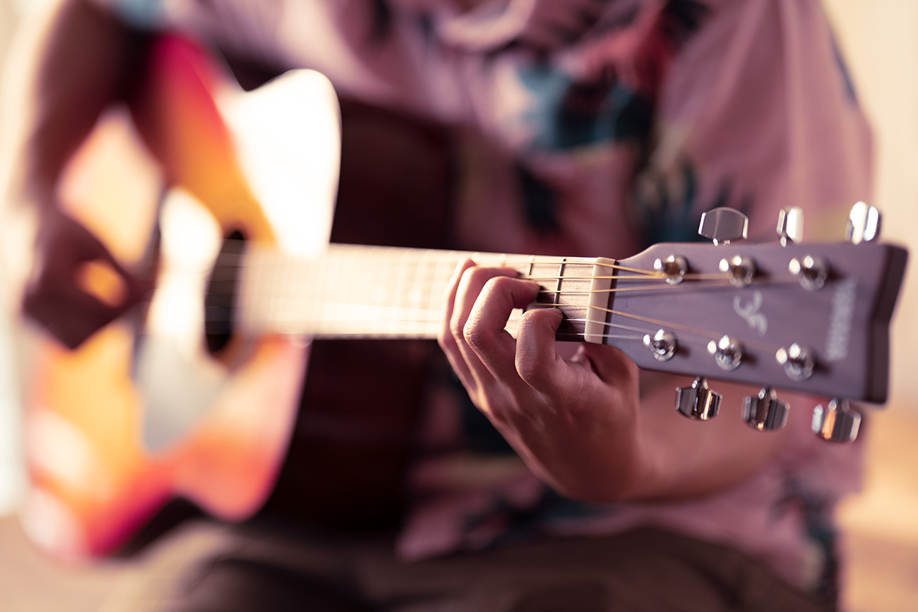 Acoustic Guitar, Guitars & Amps